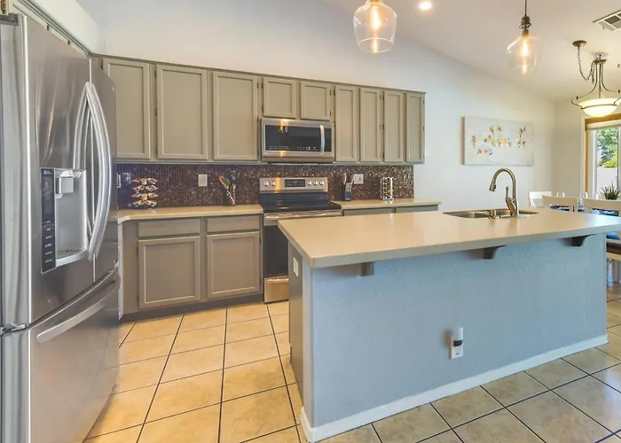 Near Hiking And Golfing With Pool And Patio Holiday home