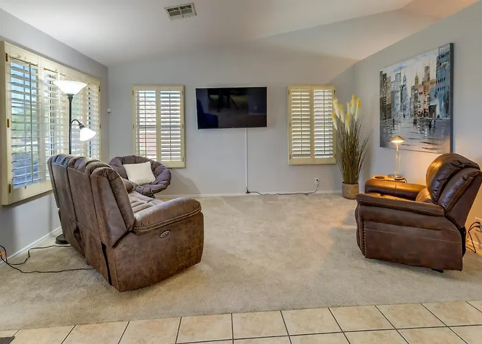 Holiday home Near Hiking And Golfing With Pool And Patio *