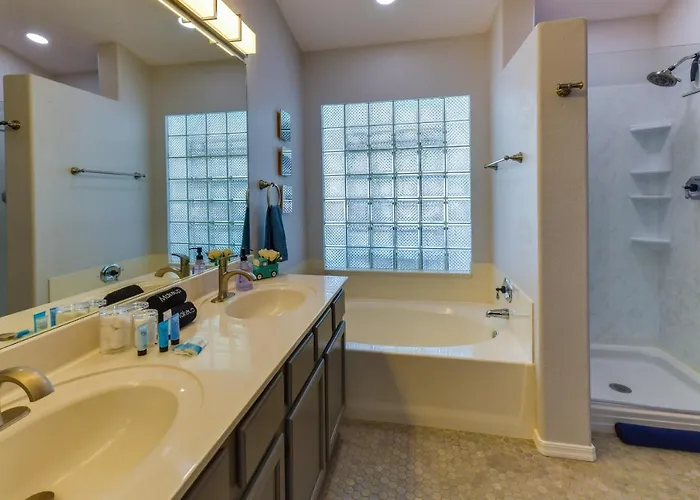 Near Hiking And Golfing With Pool And Patio *
