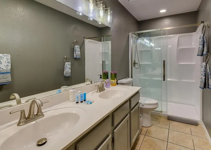 Near Hiking And Golfing With Pool And Patio Holiday home *