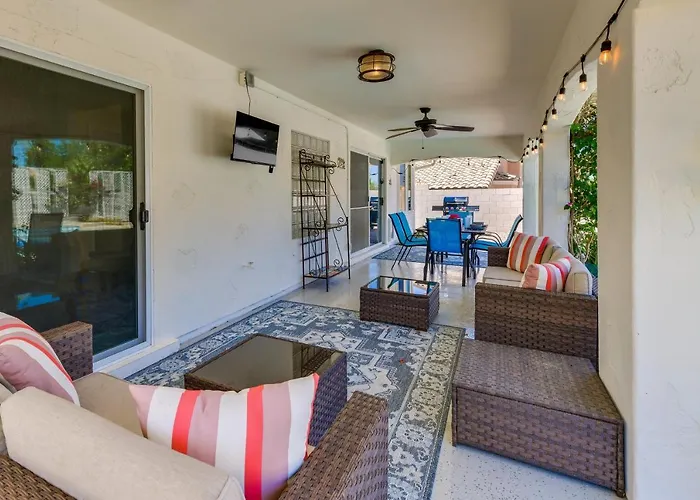 Near Hiking And Golfing With Pool And Patio Holiday home *