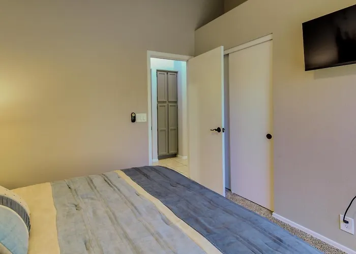 Near Hiking And Golfing With Pool And Patio Mesa